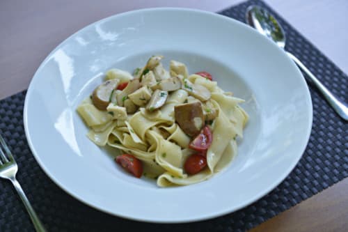 Papardelle Me Pulë Dhe Kërpudha Porcini - Menu Item