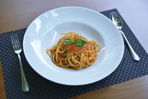 Spaghetti Me Pomodorini - Lulishte 1 Maji
