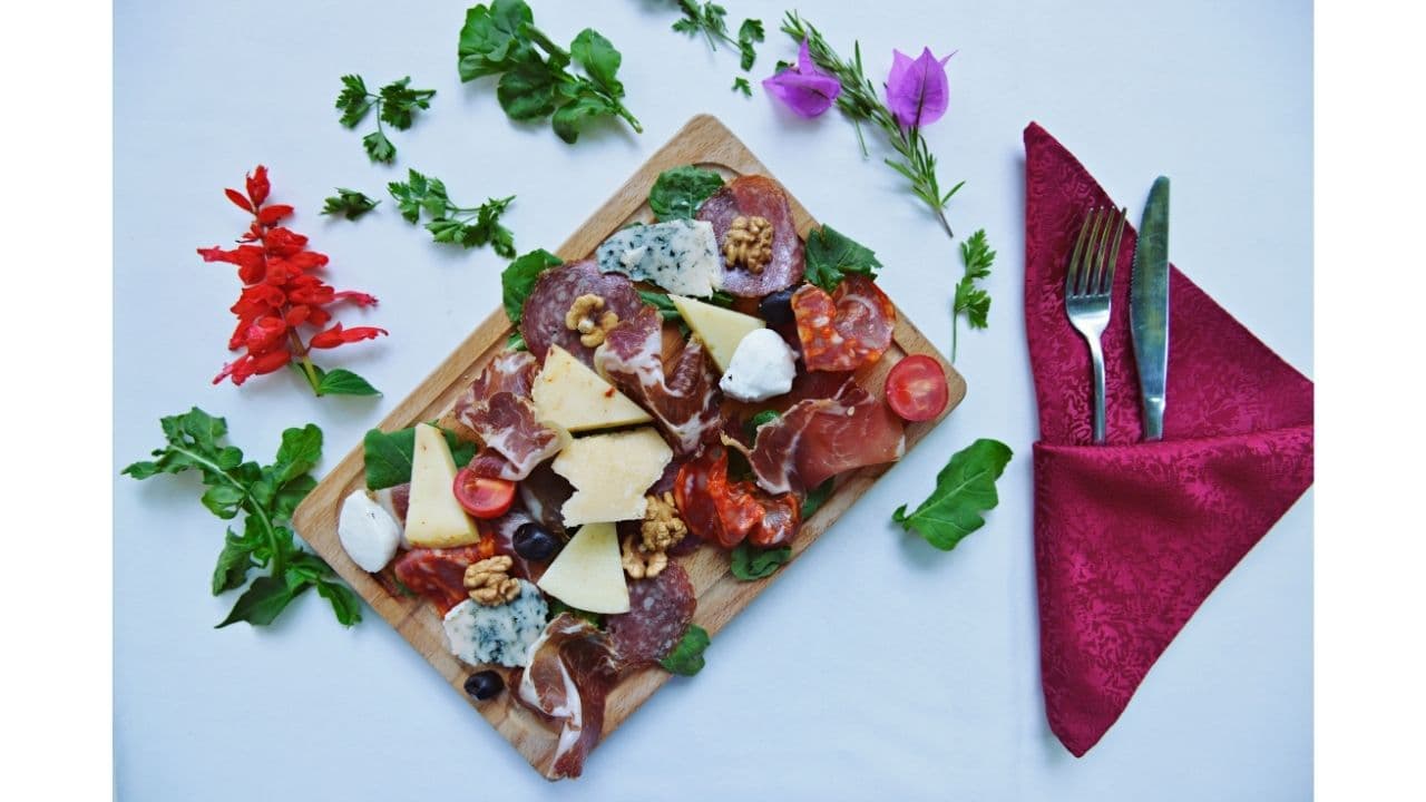 Antipastë Proshutë Dhe Djathë - Menu Item