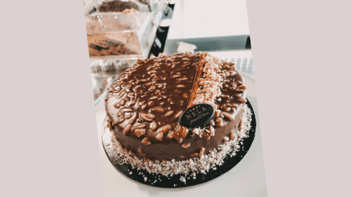 Tortë Snickers E Madhe - Menu Item