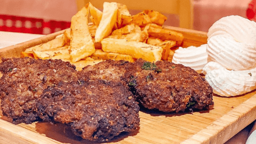 Qofte Shtëpie Me Mish Viçi - Menu Item