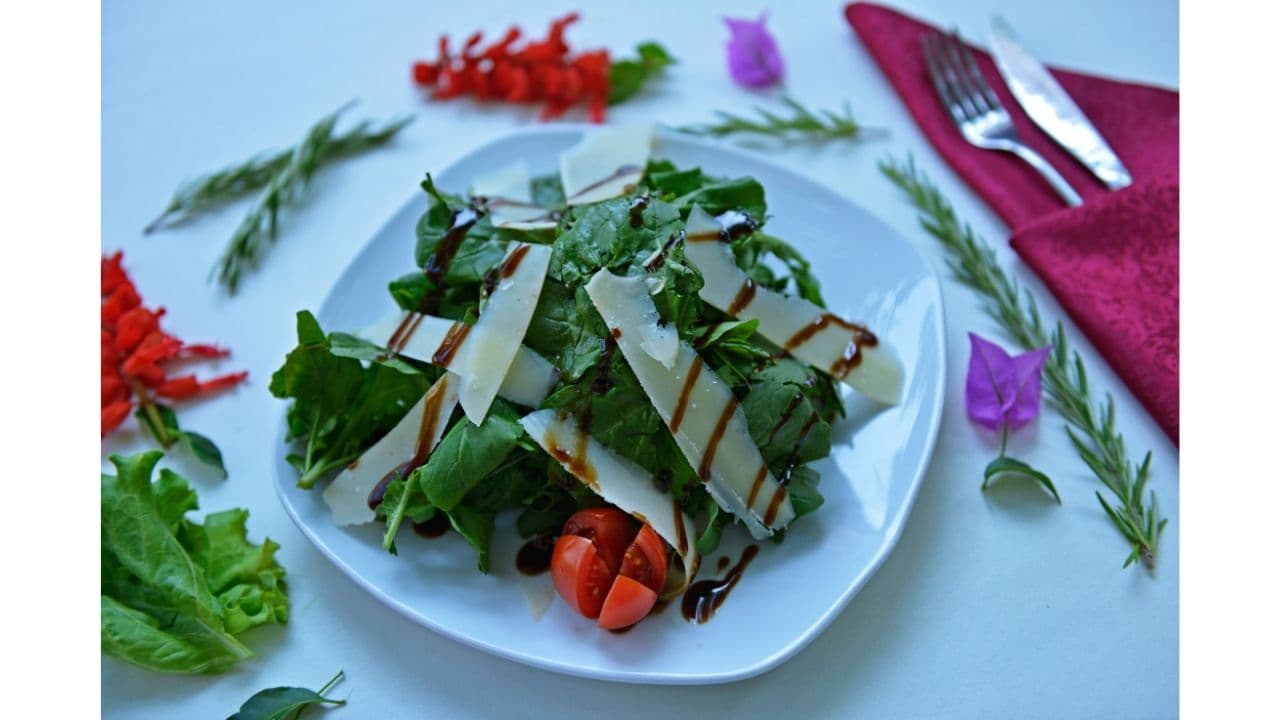 Sallatë Rukola Parmigiano - Menu Item
