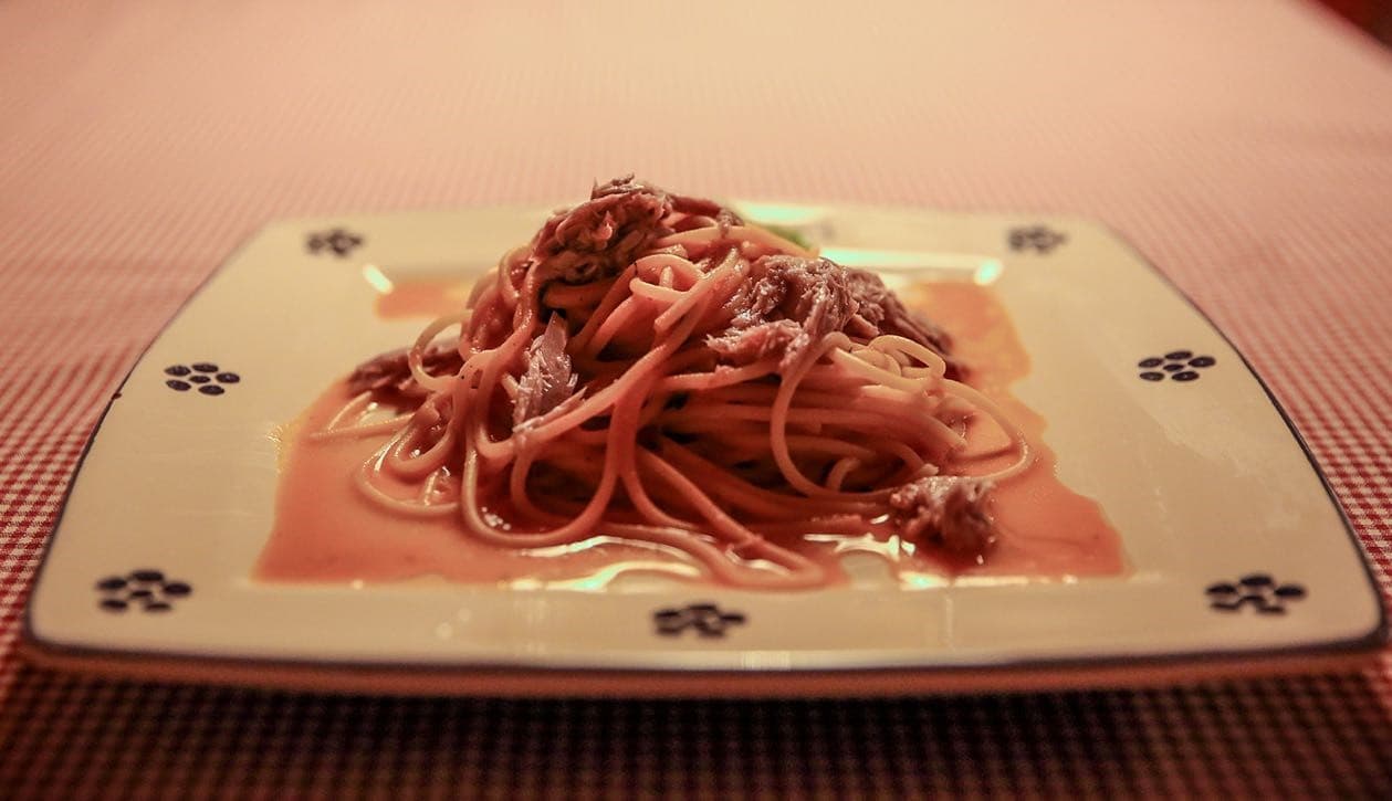 Spaghetti Ton Misra Dhe Pomodorini - Menu Item